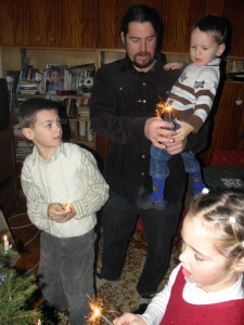 Karácsony este - Kriszti férje a gyerekekkel